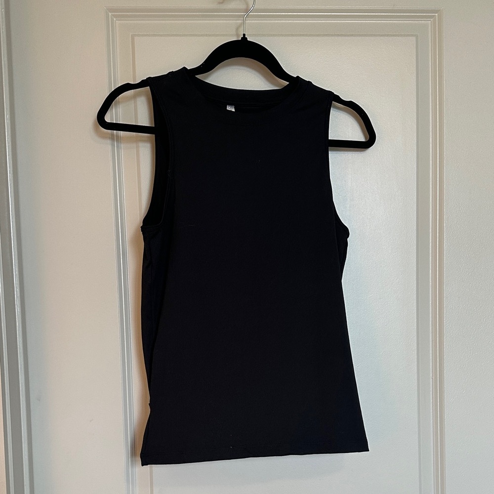 Fabletics Black Tank Top w/ key hole back